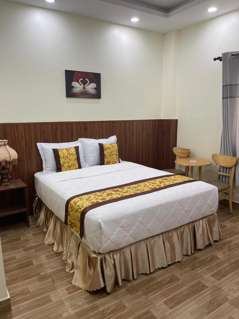 Hotel Hosetl Hoang De Chau Doc Esterno foto